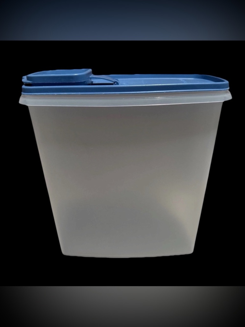 Large Vintage TUPPERWARE CEREAL FOOD STORAGE CONTAINER #1588 BLUE FLIP TOP SEAL - Picture 2 of 7